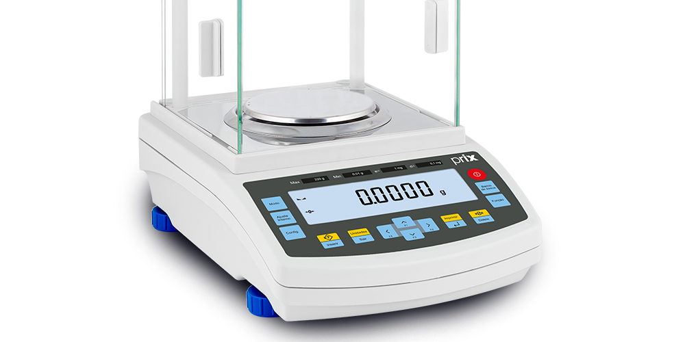 balança analítica AS 310 R2 P com base branca, painel digital, plataforma de metal inoxidável e câmara de vidro transparente