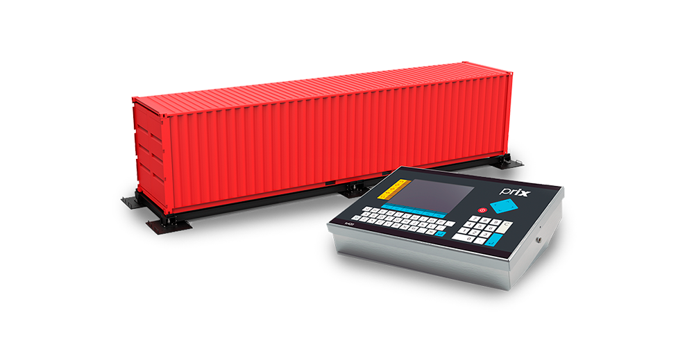 Balança Prix para pesagem estática de containers com plataforma preta embaixo de um container vermelho e terminal de pesagem TC420